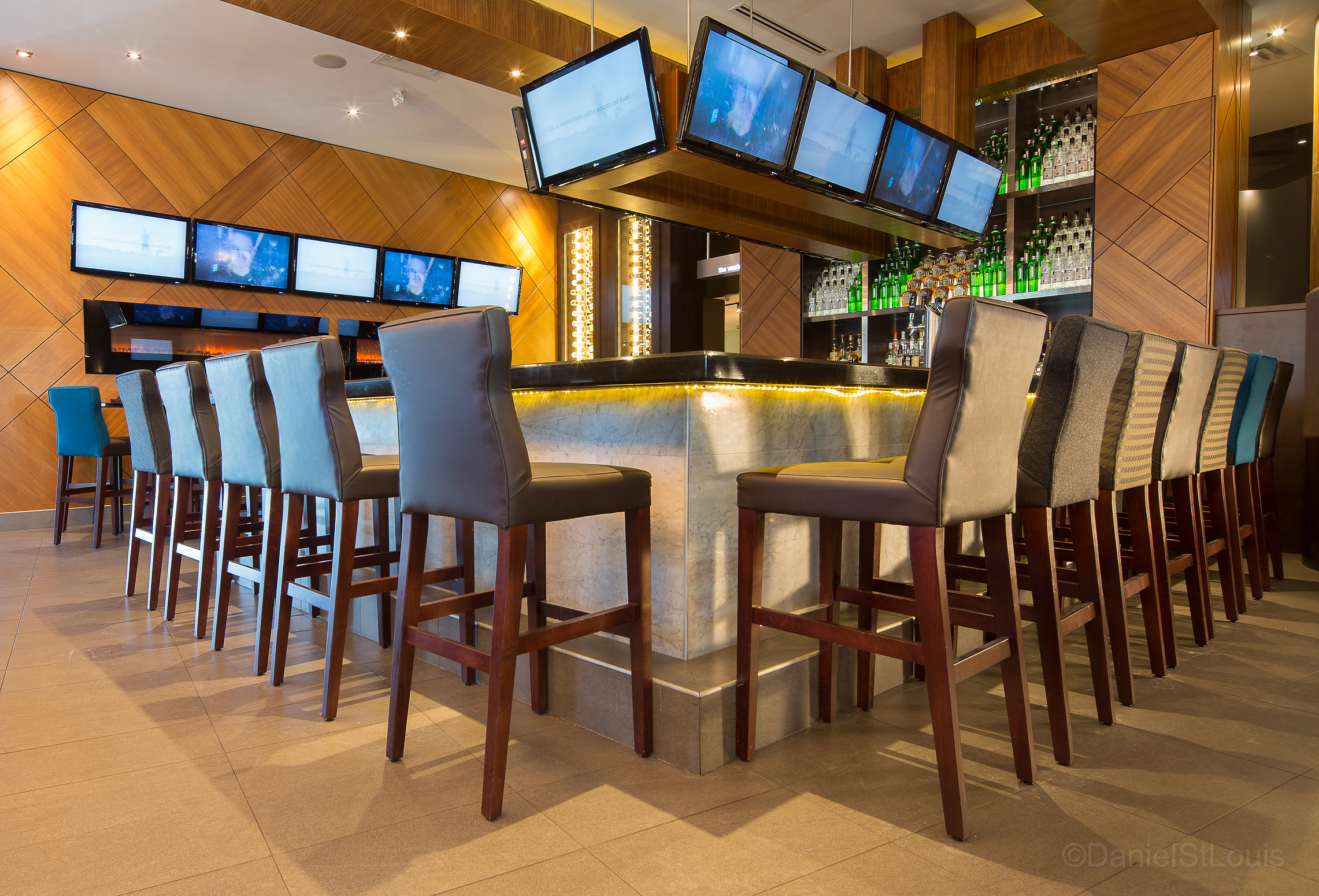 Moxies’ Bar and Grill, Moncton NB – Daniel St Louis – Commercial Photographer